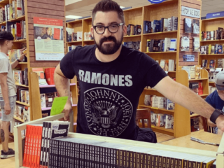 Цікаві тексти в мене крадуть, або про те, як до мене уві сні прийшов Остін Клеон